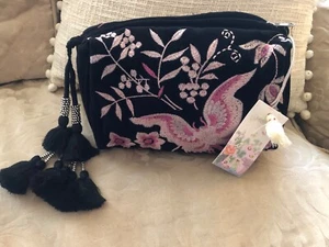 💕Johnny Was Black Velvet Quilted Makeup Bag Rosalyn Embroidered - NWT - Picture 1 of 4