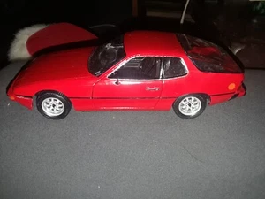 Monogram Porsche 924 1/24 gebaut Model Guards rot schöner Aufbau - Bild 1 von 5