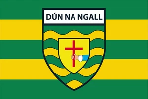 Donegal GAA Flagge 5 x 3 Fuß groß mit Wappen Irish Gaelic Football Schleudern - Bild 1 von 12