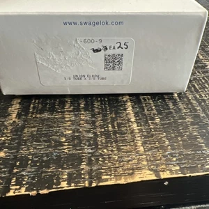 Swagelok SS-600-9 Elbow Union, 3/8 Tube X 3/8 Tube. (BOX OF 25) - Picture 1 of 2