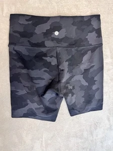 Lululemon Wunder Train hoch geschnittene Shorts 6" inkognito tarnfarben bunt grau Größe 8 - Bild 1 von 6