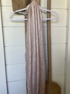 Nuevo Nordstrom Rosa Brillo Envolvente Bufanda 28x80 Borde Flecos - Imagen 1 de 4