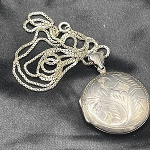 Vintage 925 Sterling Etched 1” Oval Double Photo Locket Pendant & 24” Box Chain - Picture 1 of 4