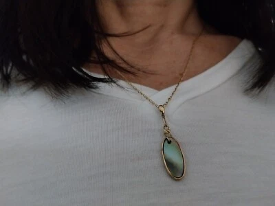 pendentif chaîne or 18 carats 750 et nacre irisé serti coloris gris bleu - Photo 1/4