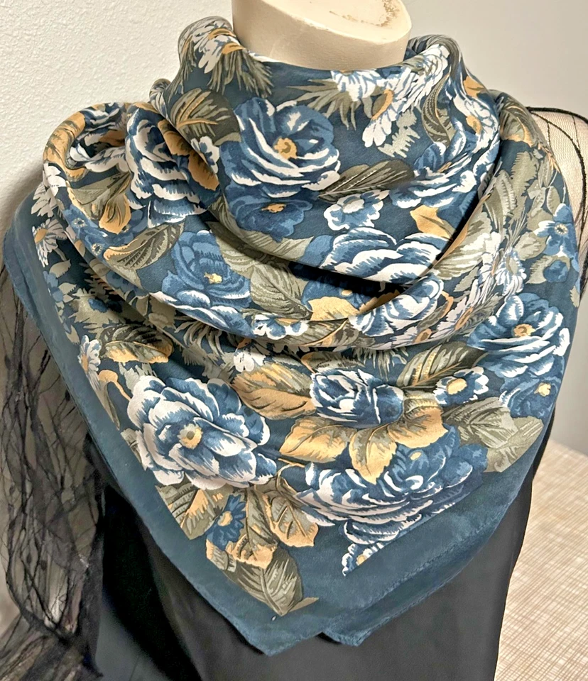Preciosa bufanda vintage de seda de 35 x 35 pulgadas, azul grande, tostado, blanca con patrón floral Foto 1 de 4