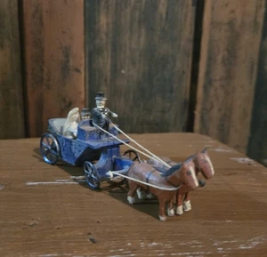 ANTIQUE GERMAN ERZGEBIRGE HORSE & CARRIAGE MINIATURE DRIVER COUPLE - Picture 1 of 6