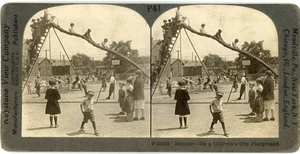 Vintage Keystone P41 Stereograph Karte von Kindern spielen in der Stadt Spielplatz #15 - Bild 1 von 2