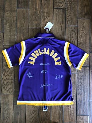 Lakers Team SIgned KAREEM ABDUL JABBAR Warm Up Mitchell ness Beckett Autographed - Image 1 of 4