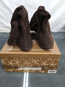 Hot in Hollywood Suede  boot. Size 8w brown new in box - Picture 1 of 12