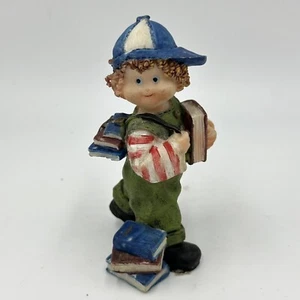 Resin Figur kleiner Junge mit Buchriemen Bücher geht zur Schule blau weiß Hut - Bild 1 von 7