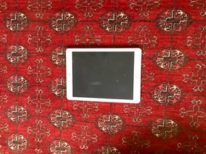 Rose Gold 32GB iPad 6 Generation - Picture 1 of 1