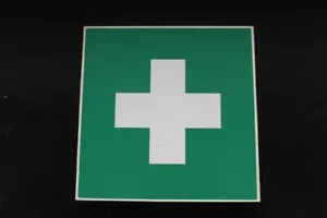 Cartello segnaletica croce verde bianco etichettatura farmaci 24,8cm x 24,8cm - Foto 1 di 2