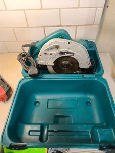 MAKITA 5704R 190MM 1200W CIRCULAR SAW + CASE 230V - Picture 1 of 6