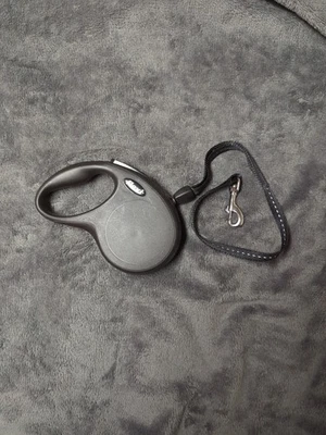 Fita retrátil para coleira de cachorro Flexi CL30T8.250.S 26 pés - Preta - Imagem 1 de 3