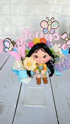 Pinza de pelo hecha a mano con muñeca flores de arcilla, cinta amarilla y azul y mariposa Foto 1 de 2