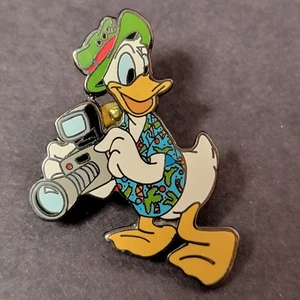 Difícil de Encontrar Raro Prendedor Comercial Disneyland Resort Turista Donald con Cámara PA - Imagen 1 de 3