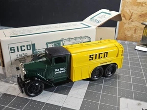 1:34 ERTL VINTAGE BANK 1930 DIAMOND T TANKER SICO COMPANY EST. 1876 NOB Boxed - Picture 1 of 14
