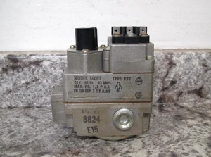 White-Rodgers 36C03-333 1/2" x 3/4" 24V Furnace Gas Valve Used Free Shipping - Picture 1 of 5
