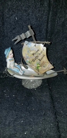 ANTIQUE OLD ORCHARD BEACH ME MOTHER OF PEARL BOAT SHIP THIMBLE HOLDER bisque boy Cover