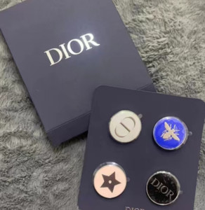 4er Set Christian Dior Pin Abzeichen Brosche rosa Stern Biene CD Logo Neu Neu