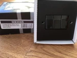 Eurolite MB3SWB 3 Gang 10Amp 2way switch Matt Black Plate - Picture 1 of 3