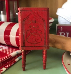 Mobile radio vintage Strombecker casa delle bambole con gambe girate anni 30 rosso con oro scala 1" - Foto 1 di 6