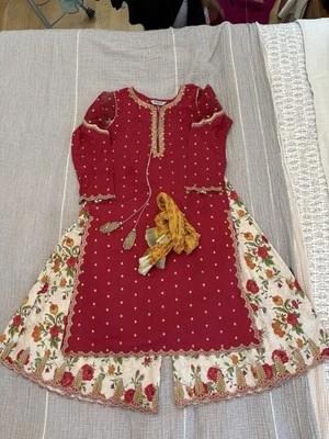 Traje Maria B niñas 10-12 Foto 1 de 4