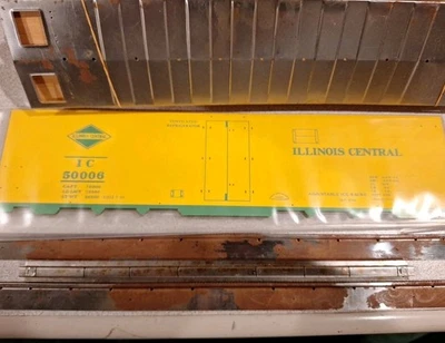 Athearn O Scale ILL. Central Reefer Metal Wood Painted 2 Rail Kit Nos Detail - Image 1 of 4