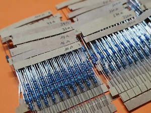 Surtido 610 resistencias E12 cada 10 unidades 0207 1% 0,25 vatios 10 Ω - 1 MΩ - Imagen 1 de 4