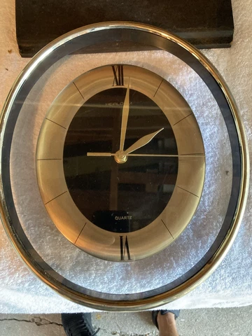 Vintage Heirloom Quartz Wall Clock Clear Super Nice Battery Operated Cover