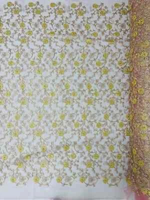 Patio de tela de encaje floral - Flores doradas metálicas con hojas de rosa y tul malva Foto 1 de 4