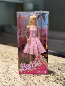 Muñeca Barbie La Película Coleccionable (Margot Robbie)(Caja Dañada) - Imagen 1 de 4