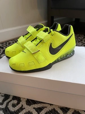 NWOB MENS NIKE ROMALEOS 2 VOLT YELLOW WEIGHT LIFTING GYM SHOES SIZE 8 476927-730 - Image 1 of 4