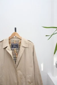 Burberry's Nova Check Beige Trench Coat - Picture 1 of 8