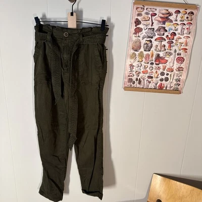 Pantalones con cinturón Maurices verde oliva mezcla Tencel para mujer talla 2 Foto 1 de 4