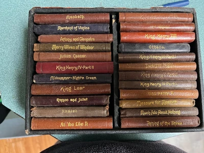 Early 1900's 24 Volume William Shakespeare Mini Leather Book Set Knickerbocker Foto 1 de 3