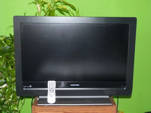 Magnavox 32MF337B 32" LCD TV HDTV (NYC PICK UP ONLY) - Picture 1 of 7