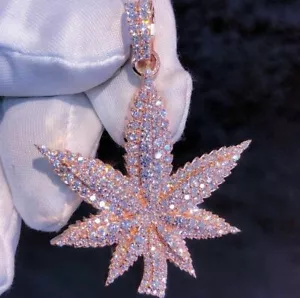 Ciondolo uomo foglia di marijuana zirconi tondi 1,5 ct argento placcato oro rosa - Foto 1 di 8