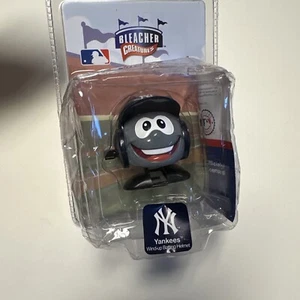 New York Yankees MLB Wind-Up Toy Batting Helmet. Bleacher Creatures. New. NYY. - Picture 1 of 4