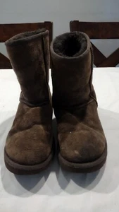 UGG Australia 5825 Classic Brown Womens Sz W8 Sheepskin Suede Warm Short Boots - Picture 1 of 7