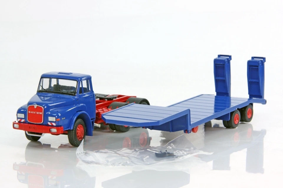 Conrad 1045-01 MAN DHAS 26.240 3-Axle Truck w/Low-loader - Saviem 1/50 MIB - Image 1 of 1