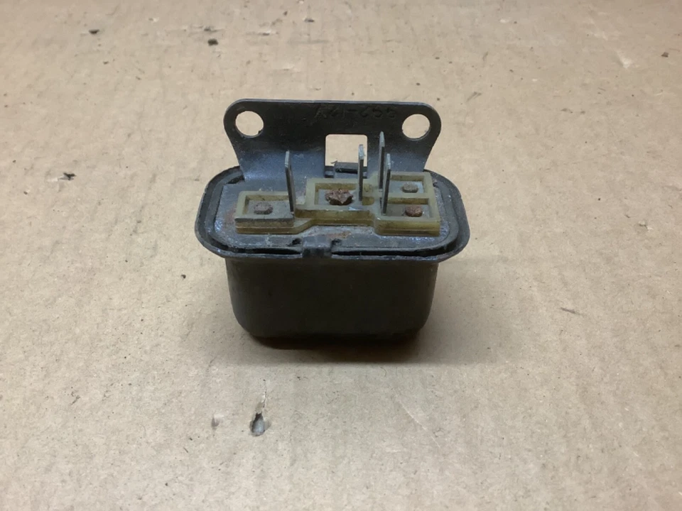 Chevy Chevelle 1965-68, Nova, Corvette, Delco 1116992 accesorio bocina relé Foto 1 de 4