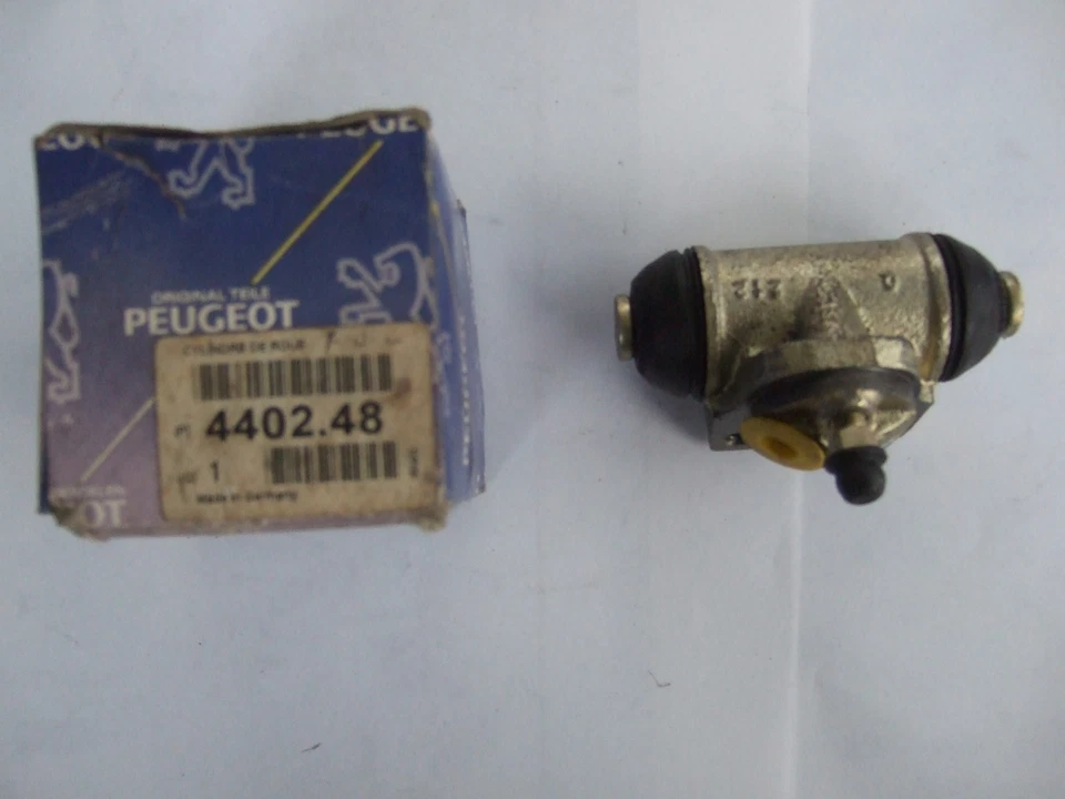 PEUGEOT CITROEN GENUINE 440248 Wheel Cylinder for 309 Girling - Image 1 of 1