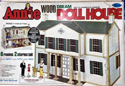 Caja Abierta Vintage Flecha Annie El Huérfano Escala 1:12 Madera Sueño Casa de Muñecas Kit Foto 1 de 4