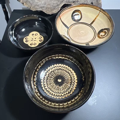 Sidney Tustin Winchcombe Studio Pottery 3 Bowls Brown And Cream Slipware - Image 1 of 4