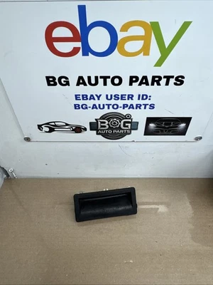 Interruptor de manija de liberación de maletero genuino Volkswagen/Audi 2011-2018 OEM 5N0827566 Foto 1 de 4