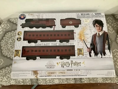 LIONEL Wizarding World Harry Potter Hogwarts Express Train Set  28pc 7-11981 NEW - Image 1 of 4