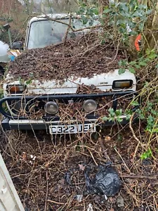 LADA NIVA 4 x 4 Barnfind/ Classic Car Spares/Repairs Please read listing - Picture 1 of 7