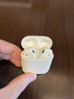 苹果 AirPods 第 1 代 A1523 入耳式耳机 充电外壳 按原样零件 — 第 1/4 张图片