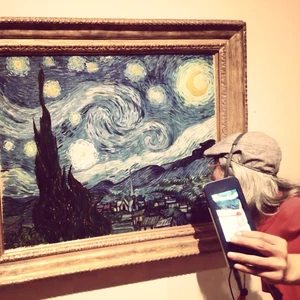 Vincent van Gogh Fan Selfie 2013 Photograph Starry Night 8.5x11 The MET Museum - Picture 1 of 1